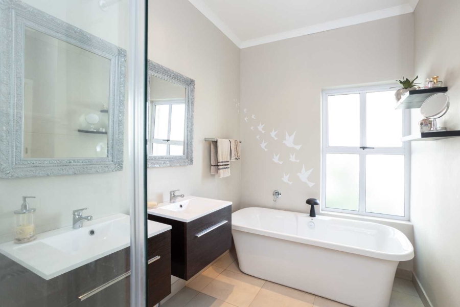 3 Bedroom Property for Sale in Val De Vie Estate Western Cape